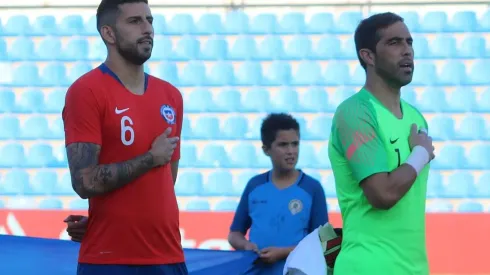 Guillermo Maripán le pone sus fichas a Claudio Bravo como DT de la Roja a futuro.