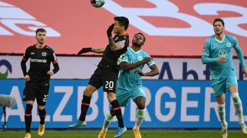 Charles Aránguiz disputó gran parte del encuentro con Bayer Leverkusen ante Wolfsburgo.
