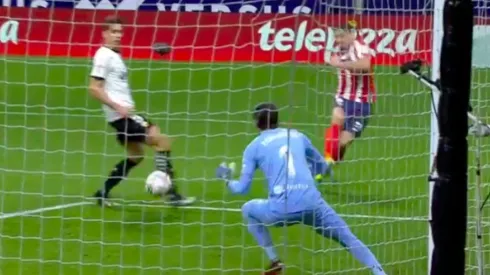 Suárez anotó un golazo para el triunfo parcial del Atlético