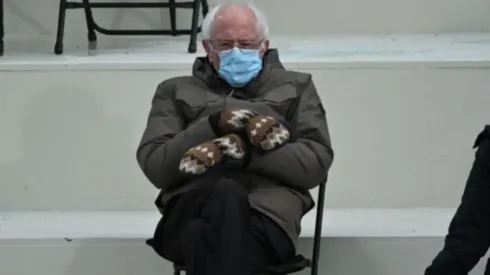 La postal del senador se viralizó rápidamente en internet.