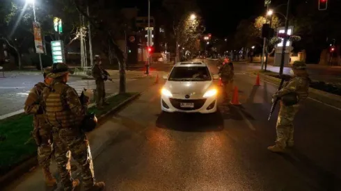 El horario de toque de queda comienza a las 22:00 hrs en Chile