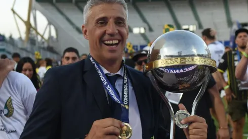Crespo junto a la Sudamericana que ganó con Defensa y Justicia