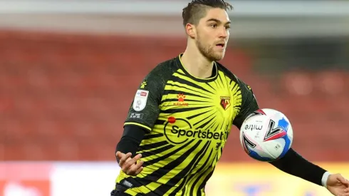 Francisco Sierralta se establece como titular en la zaga del Watford.