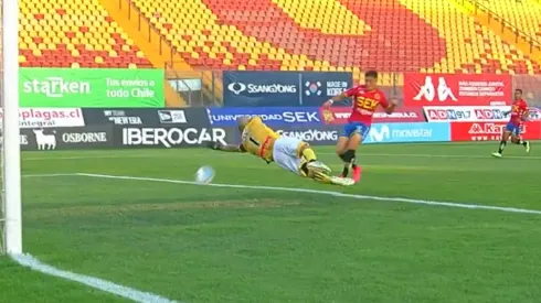 Cano se lució con una doble tapada ante Unión Española