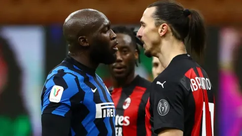 Zlatan fuma de la pipa de la paz