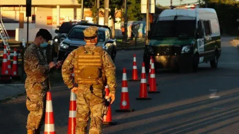El toque de queda en todo Chile es de 22:00 a 5:00 hrs.
