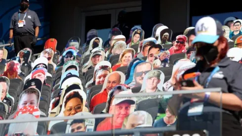 La NFL habilitó zonas específicas donde estarán los asistentes, en el resto del estadio habrá fotografías de fanáticos de ambos equipos.
