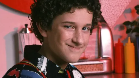 Dustin Diamond como Screech en Salvado por la Campana.