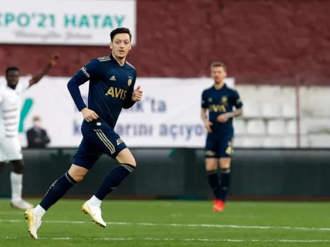 Özil debuta en el Fenerbahce y participa en jugada de gol