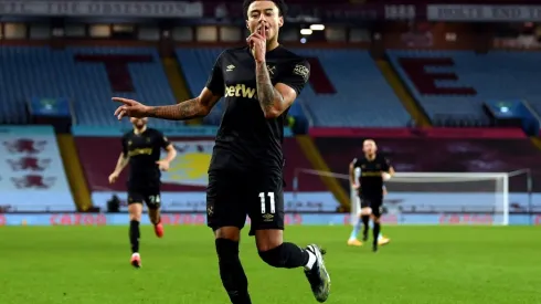 Lingar celebra su doblete frente al Aston Villa