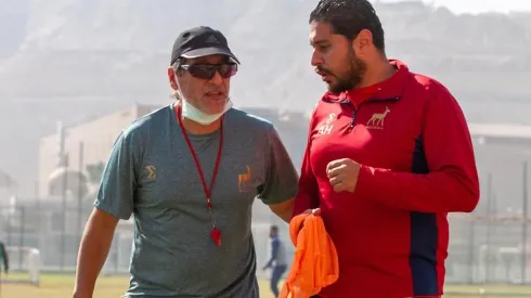 Mario Salas ya trabaja con los jugadores en Egipto