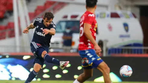 La U goleó a Unión Española con emotivos golazos y aleja el fantasma del descenso.