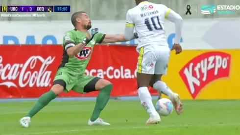 Cecilio Waterman elude a Matías Cano