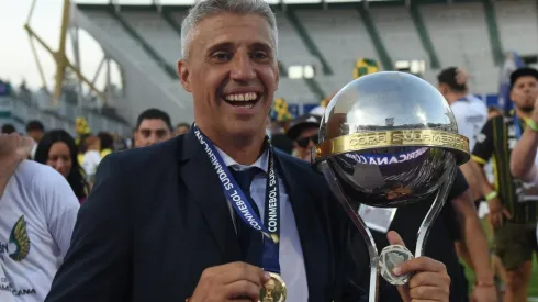 Hernán Crespo no sólo desmintió que esté listo en Sao Paulo, sino que confirmó que dialoga para llegar a la Roja. La carrera vuelva a cambiar.