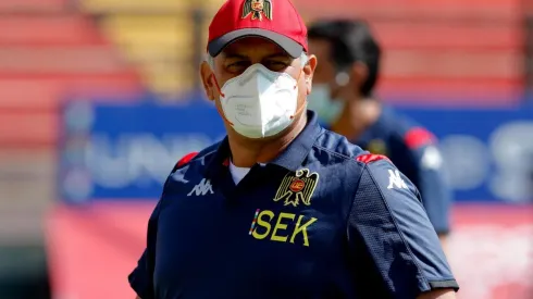 El técnico está sin club tras su repentina salida de Unión Española.