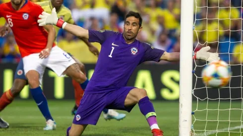Claudio Bravo sacó la voz frente a la indefinición en la búsqueda del nuevo entrenador de la selección chilena