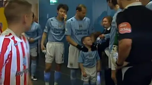 Foden a los siete años como mascota del Man City