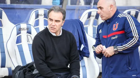 Martín Lasarte junto a Rodolfo Neme en la banca de la U