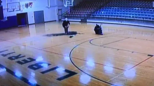 Joe Orians logrando el lanzamiento de su vida