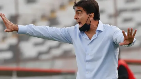 Gustavo Quinteros no da crédito a lo que pasó en el minuto final de Colo Colo vs Cobresal.