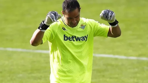 Claudio Bravo vuelve a ser citado en el Real Betis tras superar su lesión.