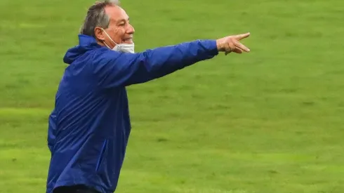 Holan no sabe aún si seguirá como DT de los Cruzados.