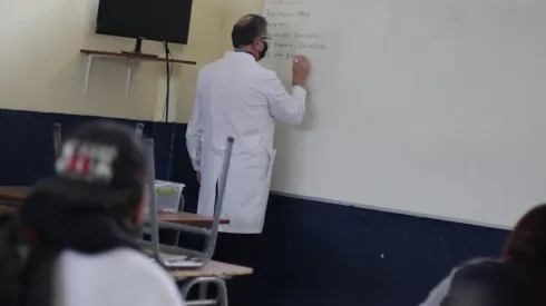 Esta semana comienzan a vacunarse el personal de la educación mayor de 60 años