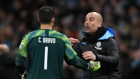 Pep Guardiola y Claudio Bravo en el Manchester City