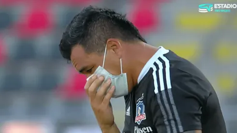 Paredes no jugó, pero vivió el partido desde la banca con mucho sufrimiento