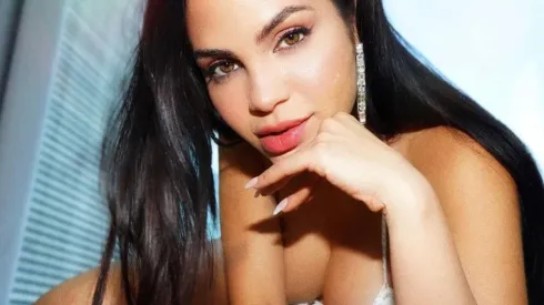 Natti Natasha preparó cuidadosamente el momento para dar a conocer la noticia de que está embarazada.