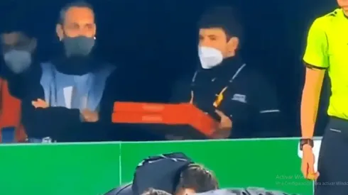Las pizzas llegaron al partido de la Europa League.