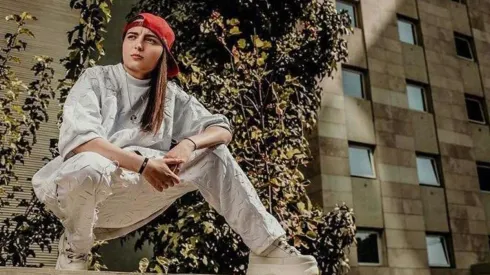 KMC, además de rapera, freestyler y host, ahora es cantante y estrena tema junto a EnSecreto.