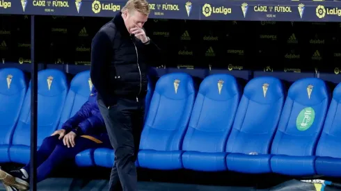 Ronald Koeman abatido por el pobre empate del Barcelona ante el Cádiz