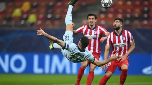 Olivier Giroud se mandó un golazo de chilena frente al Atlético de Madrid.