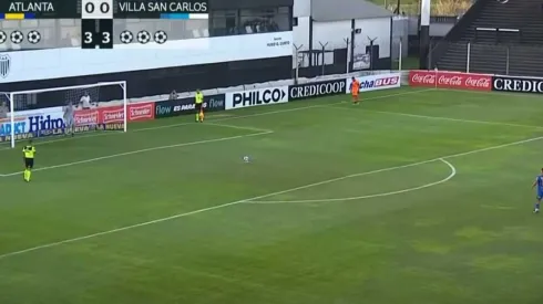 El jugador Gonzalo Coronel ejecutó un curioso penal