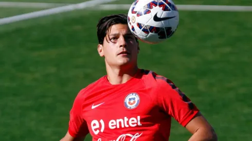 Miiko Albornoz asoma, de nuevo, en Colo Colo. Pero un viejo lío judicial enloda el barajarlo como refuerzo.