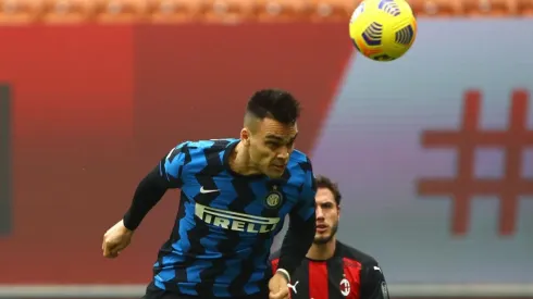 Lautaro Martínez marcó doblete ante Milan en el Derby della Madonnina.