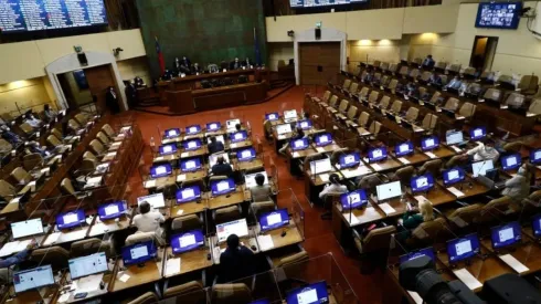 En marzo se reanudan las labores parlamentarias, mes donde se podría discutir un tercer retiro de los ahorros previsionales.