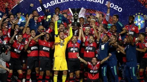 Isla celebró el título de Flamengo