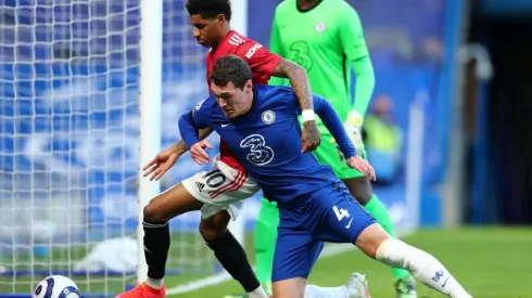 Chelsea y Manchester United no pudieron marcar un gol de diferencia.