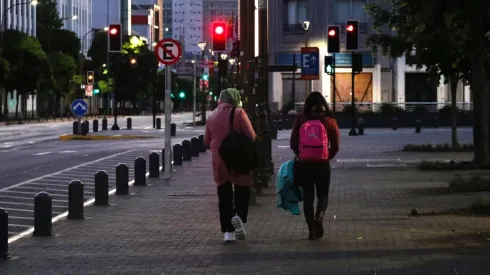 Desde las 23:00 horas está restringido el libre movimiento en la vía pública.