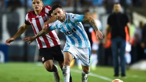 Eugenio Mena no podrá estar presente en el duelo frente a Estudiantes por dar positivo a un examen de covid-19.