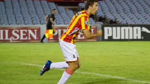 El defensor vestirá su primera camiseta en el fútbol chileno.