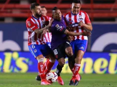 Gallegos y Baeza igualan en duelo de chilenos en la Liga MX