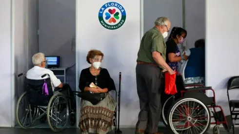 El estadio Bicentenario de La Florida ha sido uno de los centros de vacunación que más genye ha inoculado.