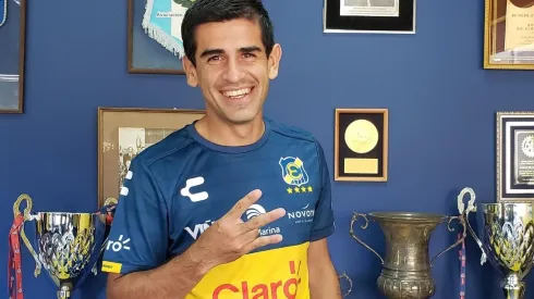 Julio Barroso con la camiseta de Everton.