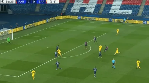 Lionel Messi sacó del sombrero un golazo de 25 metros para el Barcelona contra PSG en la Champions League.