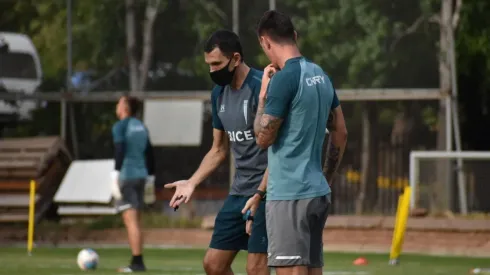 Poyet cumplió la cuarentena y se puso al frente del plantel cruzado.