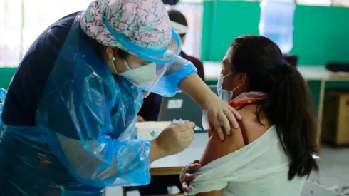 Comunas en cuarentena no deben permiso para vacunarse solo deben portar su carnet de identidad.