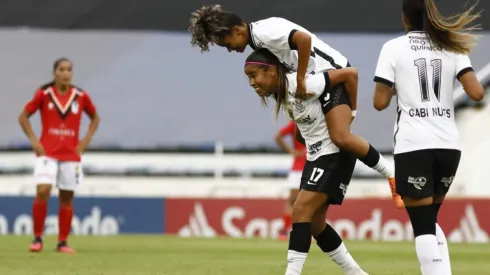 Corinthians celebra su paso a las semis